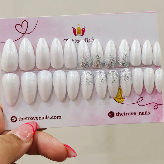 Snowhite Glitter Nails